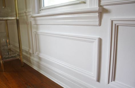 Ideas With Picture Frames, Picture Frame Molding Dining Room, Frame Wainscoting, Wainscoting Diy, Stairway Walls, Picture Frame Wainscoting, Wainscoting Ideas, Dining Room Wainscoting, Comfy Accent Chairs