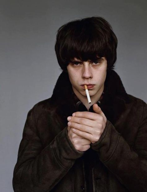 Jake Bugg, the first guy to make smoking attractive since the 80's! Dominique Weasley, Jake Bugg, Irish Rock, Alasdair Mclellan, Aesthetic Boys, New Rock, Aesthetic Beauty, Another Man, Indie Rock