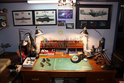 Model Work Bench. Garage Organization Hacks, Hobby Workshop, Garage Organization Shelves, Hobby Cnc, Garage Organization Tips, Hobby Desk, Hobby Trains, Storage Idea, Diy Garage Storage