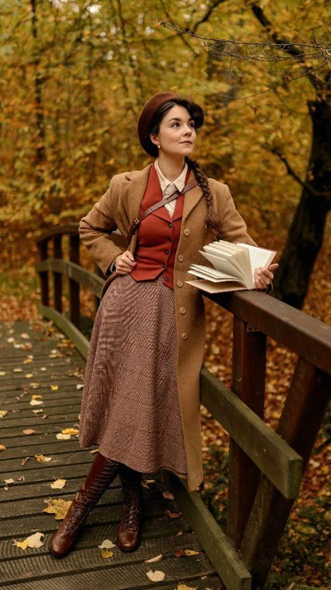 Shirin Altsohn (@shirinatra) • Instagram photos and videos 1920s Librarian, Shirinatra Dress, Shirinatra Outfits, Edwardian Historybounding, Craft Ideas For Teens, 1950s Fashion Women, Librarian Style, Secretary Outfits, Book Dress