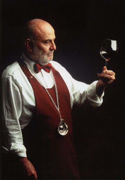 A sommelier with a tastevin around his neck. Wine Sommelier, Wine Taster, Barolo Wine, Custom Glassware, Wine Knowledge, Cheap Wine, Personalized Wine Glass, Wine Food Pairing, Wine Collection