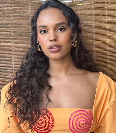 Alisha Boe, Female Inspiration, Black Actors, Elegant Makeup, Color Inspo, Classic Beauty, Look Alike, Hairstyles With Bangs, Face Claims