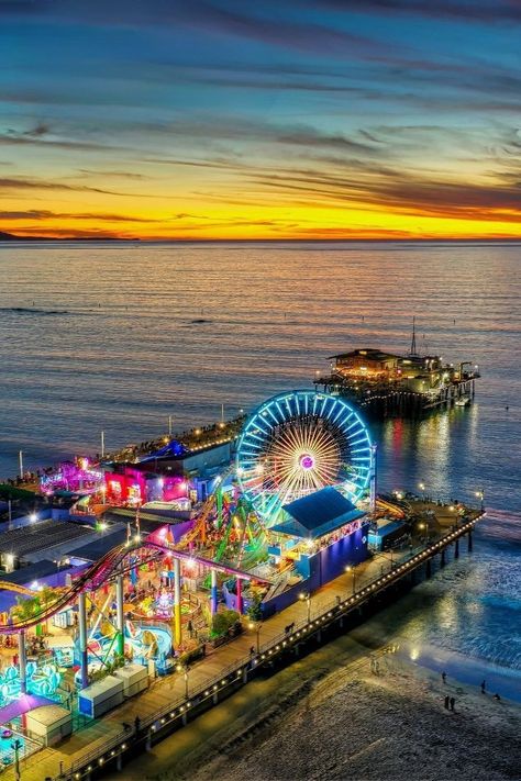 Pier Santa Monica, American Holidays, Travel America, State Capital, Nevada Mountains, Travel Bucket List Usa, Sierra Nevada Mountains, The Golden Gate Bridge, Usa Travel Guide