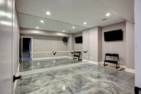 Small Dance Studio Design Interiors, Basement Dance Room, Small Dance Studio Design, Dance Room In House, House Dance Studio, Studio In Garage, Small Dance Studio, Home Dance Room, Princess Mansion