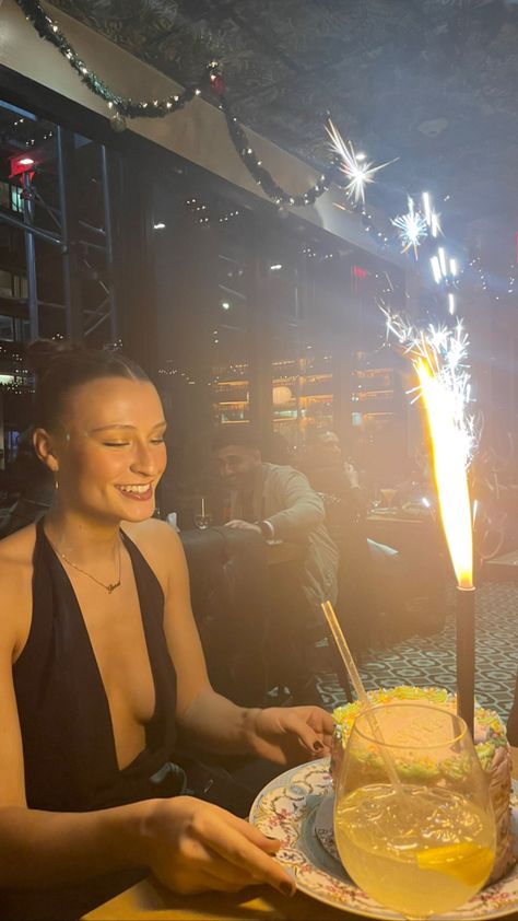 Birthday Club Aesthetic, Sparkler Birthday Cake, Club Birthday Aesthetic, Sparkler Candles Birthday Cake, Sparkling Candles Birthday, Aesthetic 21st Birthday, 21 Birthday Aesthetic, Sparkler Birthday, 21st Birthday Aesthetic