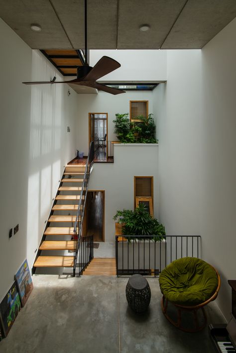 Narrow House Designs, Narrow House, Layout Architecture, Interior Stairs, Rooftop Garden, Row House, House Stairs, Home Building Design, Cool Apartments