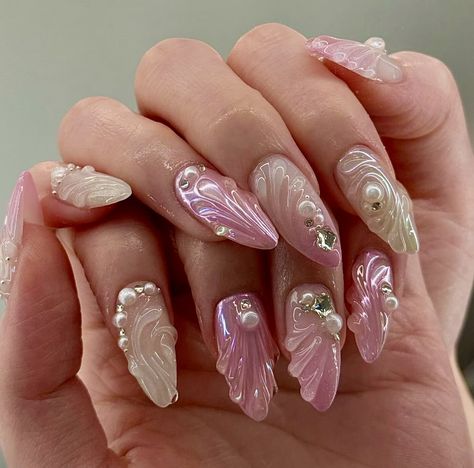 Floral Nails Wedding, Wedding Nails Chrome, Gel Nails Floral, Nails Seashell, Chrome Almond, Seashell Nails, Nails Floral, Chic Nail Art, Nails Chrome