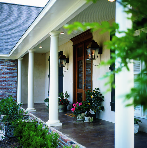 French Country Front Door, Farmhouse Outdoor Lighting, Porch Lanterns, French Country Exterior, Porch Farmhouse, Front Door Lighting, Porch Light Fixtures, Front Porch Lighting, Outdoor Lantern Lighting