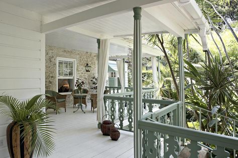 Verandah Living Oliver Messel, Case Creole, Jet Set Style, West Indies Style, Caribbean Homes, Landscaping Software, British Colonial Style, Island Living, Tropical Houses