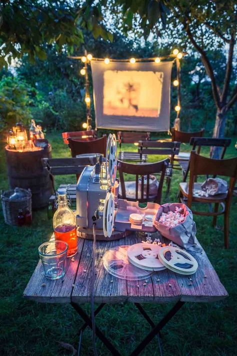 Affordable Romantic Date Night At Home - 11 affordable ways to have a date night with your partner without leaving your home. Cool and romantic ideas from movie night in, cooking together, massage night, cocktail hour at home and plenty more! #itsallbee #couples #romance #dating #relationships Evening Date Ideas, Hawaii Date Night, Dinner Dates At Home, Backyard Date Night, Date Setup, Litha Celebration, Dates At Home, Dating Format Woman To Man, Summer Solstice Wedding