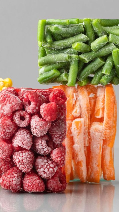 Frozen Food Photography, Food Freezing, Frozen Food Packaging, Photography References, Building Crafts, Freeze Greens, Food Concept, Frozen Vegetables, Frozen Fruit