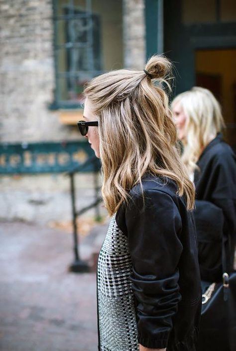 Samurai Bun Half Top Knot, Lob Styling, Top Knot Hairstyles, Penteado Cabelo Curto, Half Up Hair, Hair Envy, Shoulder Length Hair, Top Knot, Messy Hairstyles