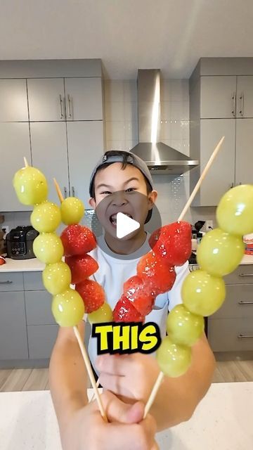 Kaven on Instagram: "This is how you make Tanghulu at home! It is a traditional Chinese snack thats made from fruits covered in melted sugar! It’s a delicious snack for Lunar New Year 🧧. I couldn’t wait to try it so my sugar coat didn’t have time to harden but it was still delicious 🤤!   #tanghulu #tanghulu🍡 #food #foodie #snack #snacktime #lunarnewyear #chinesesnacks #chinesenewyear #candy #fruits #fruit #kavenadventures #kids" Tanguluhu Recipe, Cute Easy Snacks, Tongululu Recipe, Fun Fruit Ideas For Kids, Tangululu Recipe, How To Make Tanghulu Recipe, Tanghulu Recipe Microwave, Quick Easy Snacks To Make At Home, Fruit Tanghulu