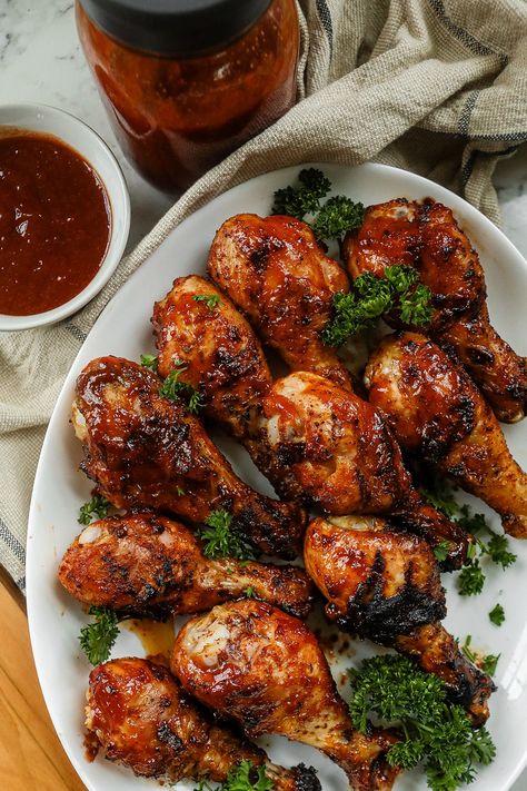 My grilled Sweet Barbecue Chicken Legs recipe is an easy, delicious family dinner recipe with homemade barbecue sauce. Click here to make! Chicken 30 Minute Meals, Chicken 555 Recipe, Cabbage Hamburger, 1 Pot Meals, Cooler Ideas Fraternity, Asian Pizza, Shrimp Rolls Recipe, 30 Minute Meals Chicken, Chicken Legs Recipe