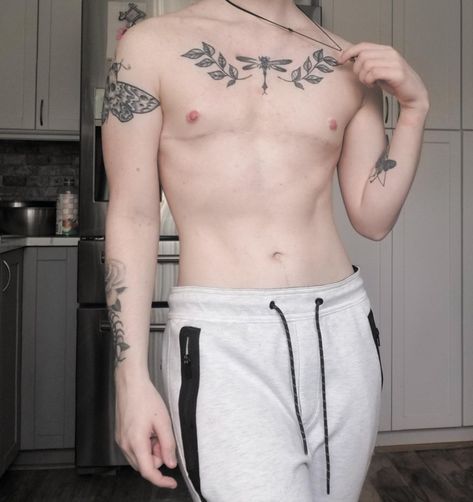 Trans Men Chest Tattoos, Trans Drawings Ftm Dysphoria, Trans Ftm Tattoo, Queer Tattoos Men, Trans Man Tattoo, Top Scar Tattoos, Trans Masc Tattoo Ideas, Top Surgery Scars Aesthetic, Chest Vine Tattoo