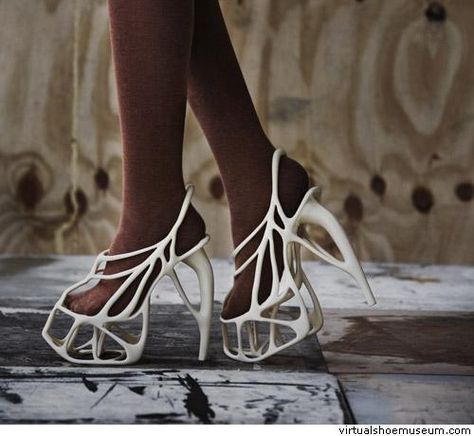 Melonia Shoe, designed by Souzan Youssouf and Naim Josefi 3d Printed Shoes, 3d Printing Fashion, Printed Shoes, Ugly Shoes, Funky Shoes, Couture Shoes, Latest Shoe Trends, Unique Shoes, Shoe Art