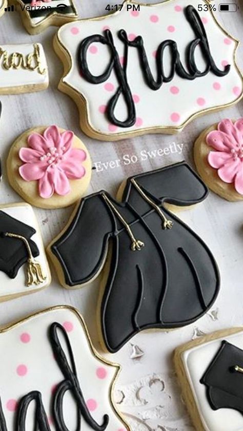 College Graduation Cookies Ideas, Girly Graduation Cookies, Girl Graduation Cookies, Class Of 2023 Cookies, Graduation Cookie Ideas High School, Grad Cookies 2023, Pink Graduation Cookies, Graduation Cookies 2023, College Party Decorations