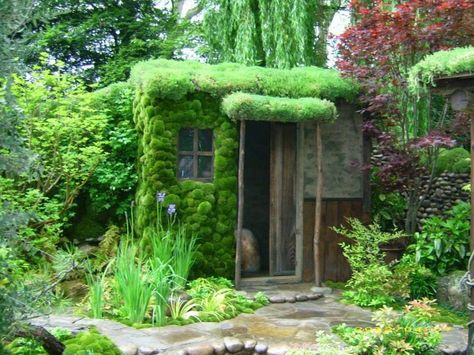 Hidden garden shed Garden Planning Layout, Backyard Getaway, Moss Garden, Pergola Plans, Chelsea Flower, Garden Lovers, Garden Layout, Green Life, Green Roof