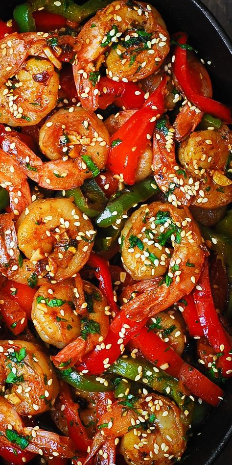 Sweet Chili Shrimp with Bell Peppers (close-up) Shrimp With Bell Peppers, Soy Sauce Shrimp, Veggie Stir Fry Recipes, Sweet Chili Shrimp, Sweet Chili Sauce Recipe, Red Pepper Recipes, Spicy Shrimp Recipes, Sweet Shrimp, Chili Shrimp