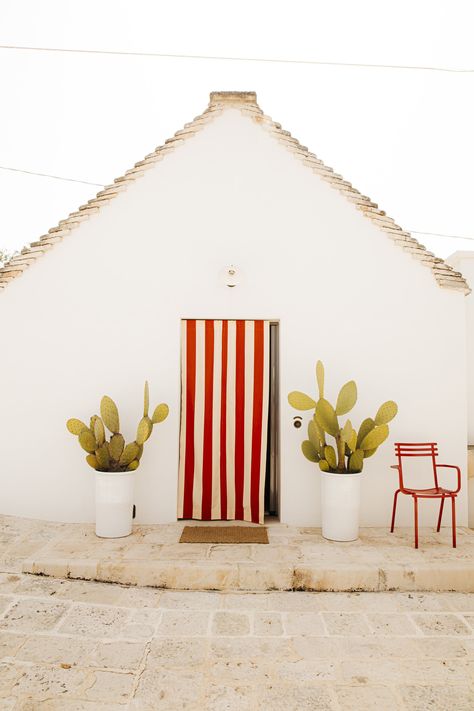 Where to Stay in Puglia: An 18th Century Airbnb Near Alberobello Puglia House, Puglia Aesthetic, Puglia Wedding, Patio Inspiration, Puglia Italy, Beautiful Hotels, Small Patio, Menorca, Endless Summer