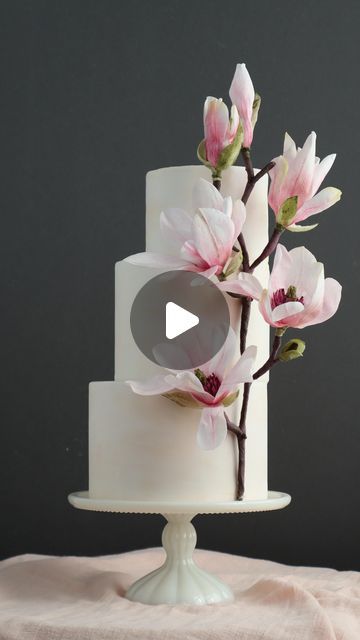 Chef Anna Astashkina | Florea Cakes on Instagram: "*Wafer Paper Magnolias from Wafer Paper Academy*​​​​​​​​ Want to learn how to make cost-efficient and quick edible flowers for your cake designs? ​​​​​​​​ I've got you! Inside our Wafer Paper Academy you will get immediate access to monthly live classes, video tutorials, templates and troubleshooting guides to make show-stopping wafer paper flowers and design modern cakes. This program is designed to help you stay on learn a new skill and practice making beautiful flowers to "wow" your clients all year round. Comment MAGNOLIA and I'll send you an invite to join our next class. #floreacakes #waferpaper #waferpaperflowers #waferpaperconditioner #waferpapertutorial #weddingcakes #weddingcakedesign #weddingcakedecorating #wedding2022 #m Waffle Paper Flowers, Wafer Paper Flowers Tutorial, Magnolia Wedding Cake, Simple Fondant Cake, Ukrasavanje Torti, Wafer Paper Tutorial, Paper Magnolia, Magnolia Cake, Wedding Cake Videos