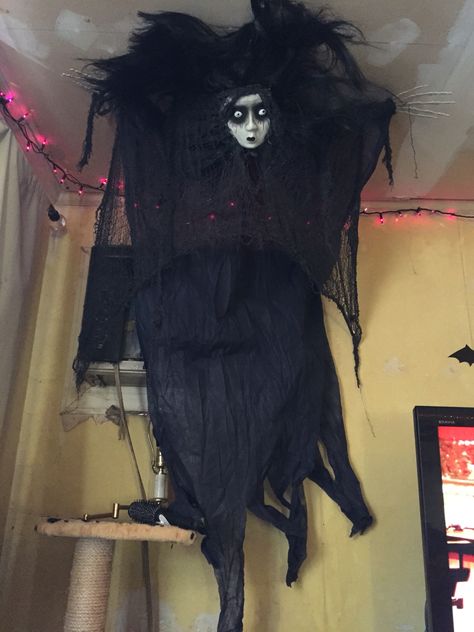 Insidious Halloween Decorations, Creepy Dolls Scary Haunted Houses, Actually Scary Halloween Decorations, Black Creepy Cloth Halloween Decor, Creepy Cloth Decorations Ideas, Diy Scary Halloween Decorations Indoor, Halloween Creepy Decorations, Terrifying Halloween Decorations, Creepy Cloth Ideas