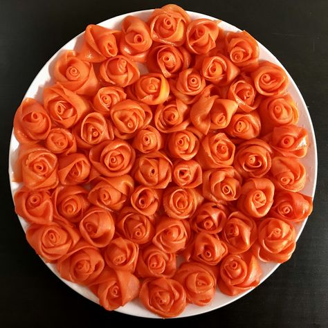 Candied Carrot Roses, Carrot Roses, Carmelized Carrots, Carrot Cake Decoration, Caramelized Carrots, Candied Carrots, Carrot Flowers, Candy Roses, Cake Cafe