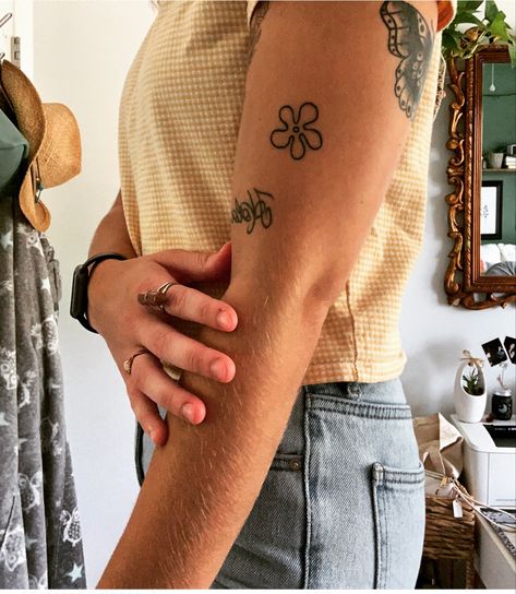 Minimalistic Spongebob Tattoo, Bff Tattoos Spongebob, Dainty Spongebob Tattoo, Flowers From Spongebob Tattoo, Tiny Spongebob Tattoo, Spongebob Minimalist Tattoo, Spongebob Sky Flowers Tattoo, Small Cute Arm Tattoos, Sponge Bob Flower Tattoo