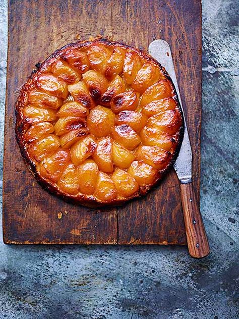 Tart Tatin, Tarte Tatin Recipe, Apple Tarte, Baked Apple Recipes, Tea Snacks, Soft Sugar Cookies, Apple Tart, Baked Apple, Fruity Desserts