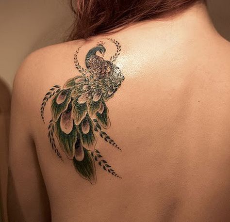 Girl Shoulder Tattoos, Blade Tattoo, Cool Shoulder Tattoos, Shoulder Blade Tattoo, Peacock Feather Tattoo, Peacock Tattoo, Kunst Tattoos, Muster Tattoos, Back Of Shoulder Tattoo