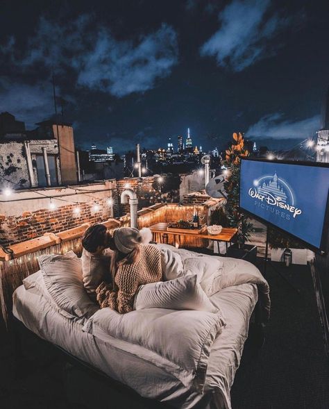 We can't think of a better winter date than snuggling up together and watching your favorite holiday movies. Take it up a notch by setting up a rooftop movie night with plenty of blankets to stay warm! Here are more creative winter date ideas you have to try. // Photo: Tara Milk Tea Tara Milk Tea, Winter Date Ideas, Dream Dates, Simple Plan, Places In New York, Couple Travel, Diy Tv, Movie Marathon, Instagrammable Places