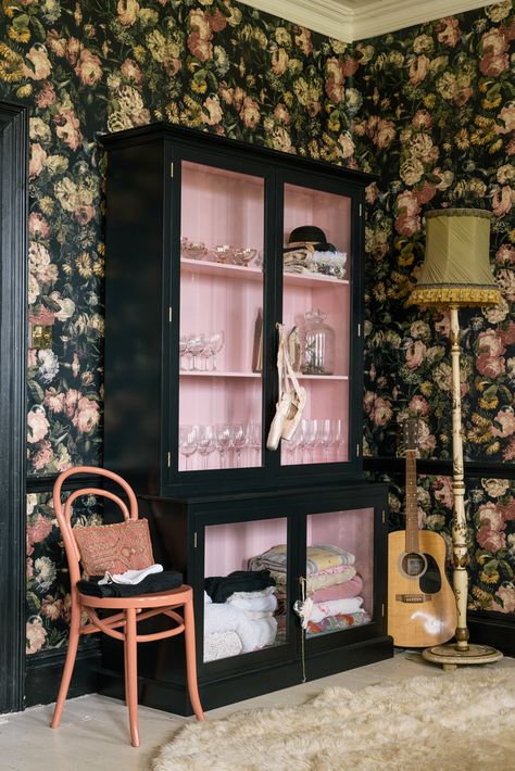 6.-The-Curiosity-Cupboard-b Pearl Lowe, House Of Hackney Wallpaper, Pink Cabinets, Muebles Shabby Chic, Tongue And Groove Panelling, Devol Kitchens, Vintage Tableware, Pink Kitchen, Pink Vintage