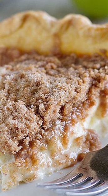 Sour Cream Apple Pie ~ Apples are combined with a spiced sour cream mixture, then topped with lots of crumbly streusel Apple Pie Apples, Sour Cream Apple Pie, Apple Pie Recipe, Perfect Pies, Sweet Pie, Apple Pie Recipes, Delicious Pies, Pie Dessert, Yummy Sweets