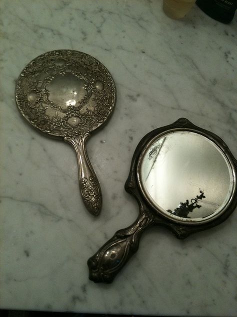 I have started my collection of hand mirrors.  May put them on a wall as a grouping Chalkboard Pictures, Havana Style, Hand Mirrors, Mirror Aesthetic, Old Mirrors, Boutique Inspiration, Mirror Antique, Old Mirror, Antique Mirrors