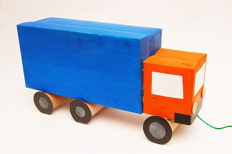 Box Construction For Kids, Diy Transportation Projects For Kids, Cool Kids Crafts, Bus Craft, Valentine Box Ideas, Bus Crafts, Shoe Box Crafts, Kids Valentine Boxes, Recycle Paper