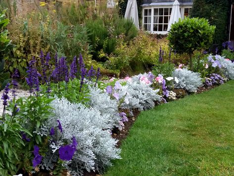 Planting schemes for small gardens & small borders | Gardens Of Distinction