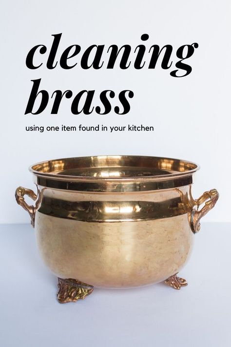 How to clean brass using one food item found in your kitchen. Cleaning Brass, Oven Cleaning Hacks, Brass Pot, Homemade Cleaning Solutions, House Decor Rustic, Brass Tray, Cleaners Homemade, Diy House Projects, Vintage Elegance