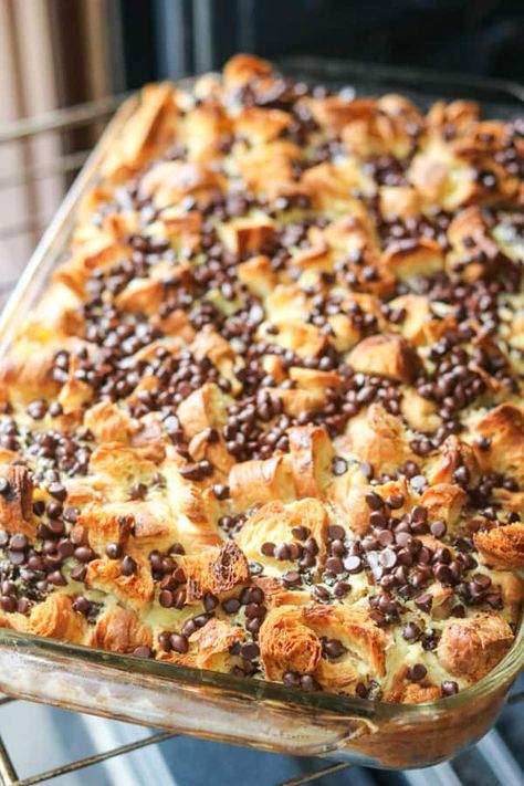 Croissant Breakfast Bake, Ash Baber, Baked Breakfast Recipes, Croissant Breakfast, Christmas Morning Breakfast, Breakfast Sweets, Chocolate Croissant, Sugar Eggs, French Toast Bake