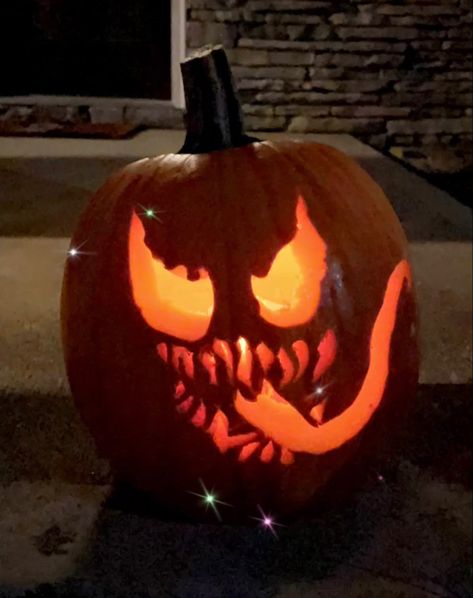 Venom Pumpkin Carving, Halloween Pumpkin Carving Stencils, Easy Diy Halloween Decorations, Pumpkin Carvings Stencils, Halloween Pumpkins Carvings, Easy Diy Halloween, Hallows Eve, Diy Halloween Decorations, Pumpkin Carving