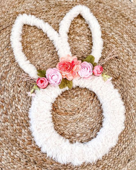 Dollar Tree Easter Decor, Bunny Wreath Diy, Easter Wreath Diy, Easter Craft Decorations, Spring Craft, Easter Bunny Crafts, Spring Easter Crafts, Easter Bunny Wreath, Wreath Easter