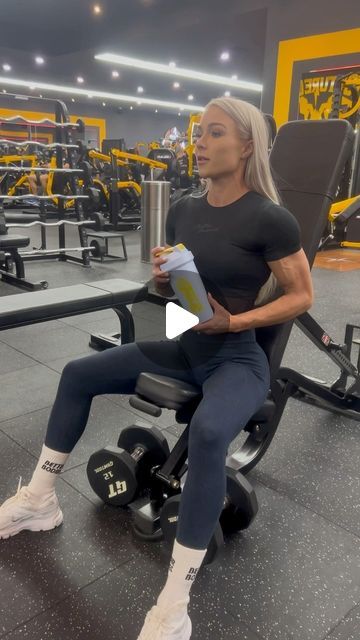 KATE CARROLL - IFBB BIKINI OLYMPIAN on Instagram: "Upper body train @torturegym today. Pump was on 🔥

5 days out ⭕️💪🏼

@sprintfit 
@officialbetterbodies 
@slimtum" Body Training, Days Out, Upper Body, Pumps, Train, On Instagram, Instagram