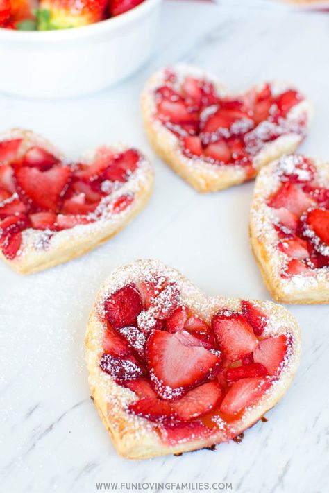 Easy Puff Pastry Strawberry Hearts - Fun Loving Families Sweet Puff Pastry, Valentines Snacks, Easy Puff, Easy Puff Pastry, Strawberry Hearts, Valentine Desserts, Breakfast Pastries, Valentines Day Food, Puff Pastry Recipes