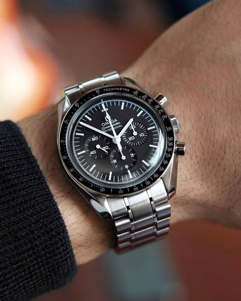 Gentleman Watch, Omega Speedmaster Moonwatch, Classy Watch, Speedmaster Professional, Men's Outfits, Watch Luxury, Hipster Mens Fashion, Dream Watches, Metal Bracelet