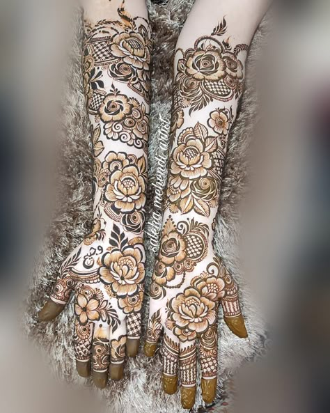 🔵 mehendi_tales Front Henna, Floral Mehndi Designs, Latest Mehndi Designs Wedding, Mehndi Designs Wedding, Mehendi Bridal, Floral Mehndi, Short Mehndi, Rajasthani Mehndi, Short Mehndi Design