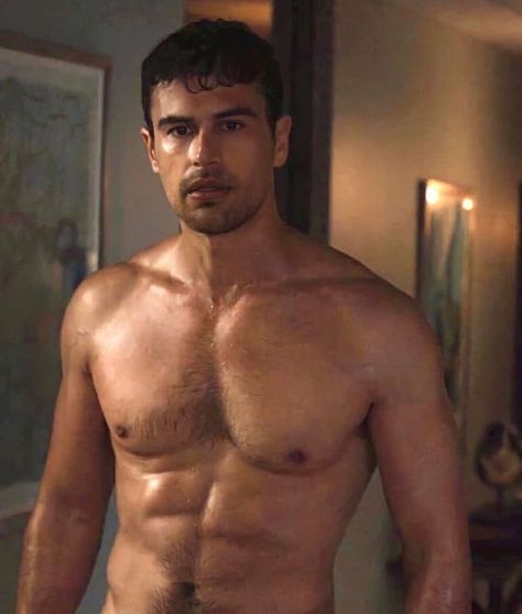 Theo James Shirtless Pictures, Theo James Smile, Theo James Aesthetic, Theo James Shirtless, Thoe James, James Theo, Divergent Theo James, Tobias Eaton, Theodore James