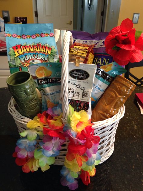 Hawaiian Themed Gift Basket, Luau Gift Basket, Hawaiian Gift Basket Ideas, Hawaii Gift Basket, Maui Cookies, Guava Candy, Hawaii Gifts, Teacher Appreciation Gift Baskets, Auction Basket