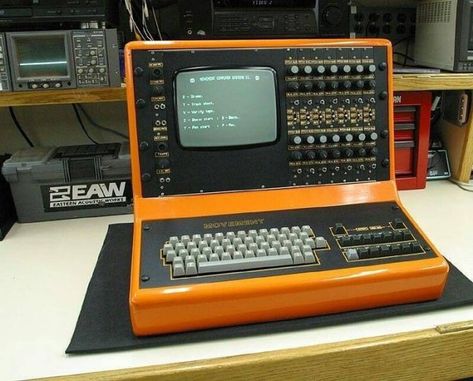 Genre Aesthetic, Alter Computer, Awesome Gadgets, Tech Inspiration, Retro Tech, Computer History, Old Technology, Retro Gadgets, Computer Engineering