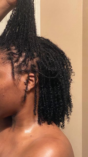 microlocs journey | #perfectlyknottedlocs 🤎 on Instagram: "loving the frizz (4 weeks post retie) #texturetuesday 6 months locd est. 6•15•22 260 loc babies maintained w| 2 point rotation youtube channel: @queentyquana for more LOCtent #microlocsjourney #microlocs #diymicrolocs #locs #locstyles #locjourney #starterlocs #loccommunity #locinspiration #loclove #locsatlanta #loccommunity #microlocstyles #perfectlyknottedlocs #microlocsinstallation #texturetuesdaylocs" Microlocs Fine Hair, Micro Locs 4c Hair, Micro Locs Black Women, Microlocs 4c Hair, Microlocs With Curly Ends, 4c Microlocs, Brown Microlocs, Micro Locs On Short Hair, Retie Microlocs