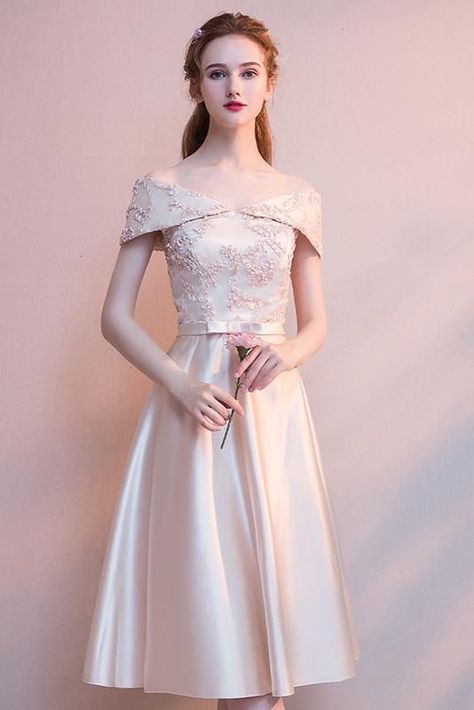 Lace Short Bridesmaid Dresses, Bridesmaid Dresses Ideas, Wedding Dresses Short, Casual Cocktail Dress, Petite Wedding Dress, Western Wedding Dresses, Champagne Bridesmaid Dresses, Champagne Bridesmaid, Long Cocktail Dress