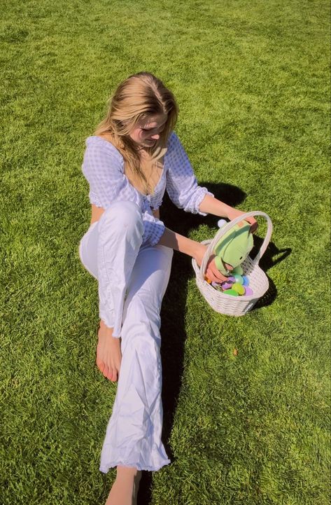 Easter Sunday Aesthetic, Easter Instagram Pictures, Hunt Aesthetic, Dreamy Meadow, Sunday Aesthetic, Long Hair Fashion, Girl Wishlist, Easter Pics, Lighting Angles